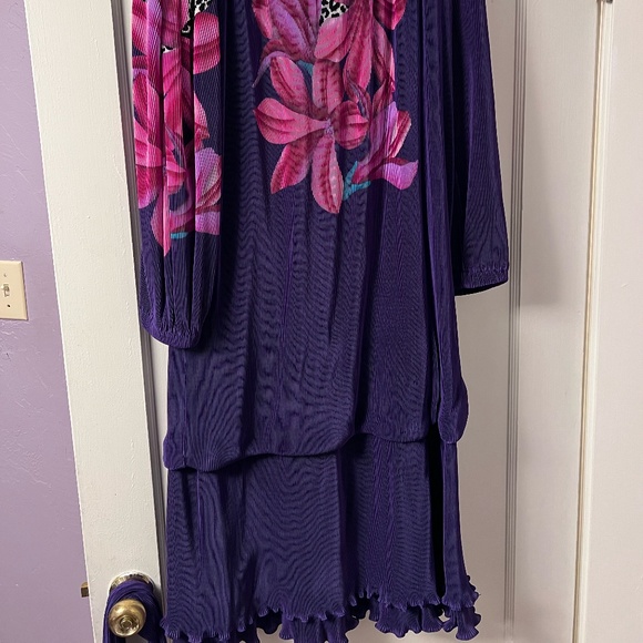 Dress - Picture 2 of 3